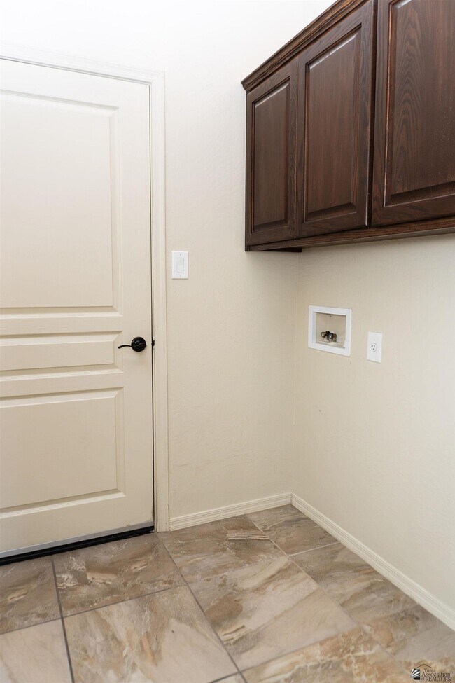 Building Photo - 2549 S 42nd Ave