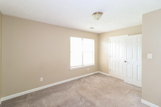 Building Photo - 2156 Oldfield Dr