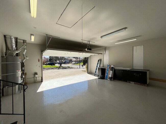 Building Photo - 12956 SE 126th Ave