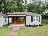 Building Photo - Adorable home minutes from everything