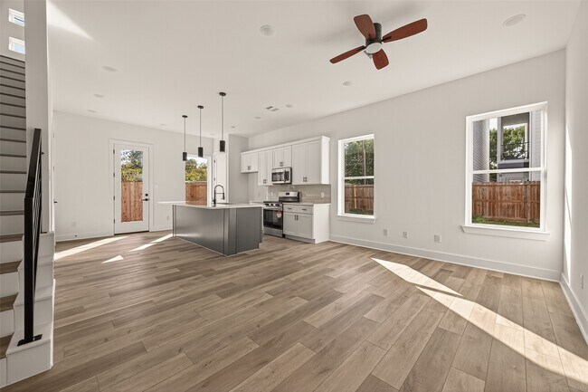 Building Photo - 2475 Carmel St