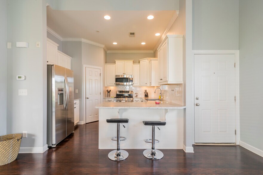 modern kitchen - 15403 Barossa Valley St