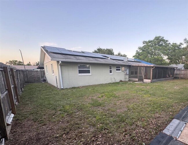 Building Photo - 10618 Eastview Dr