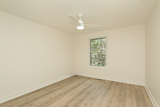 Building Photo - 1250 Park Ave W