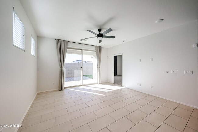 Building Photo - 14651 W Valentine St