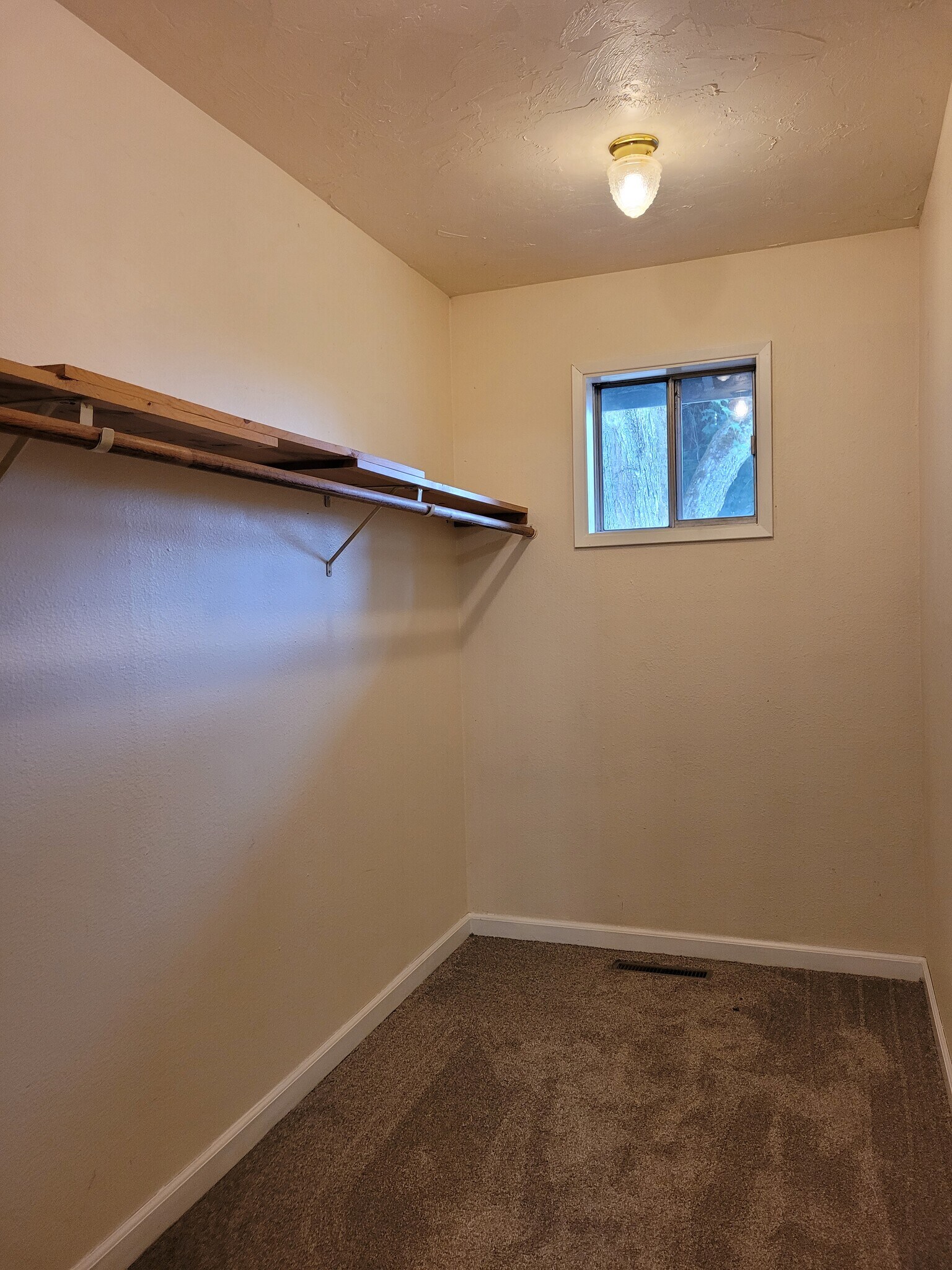 MASTER BEDROOM WALK IN CLOSET - 5955 SW 179th Ave