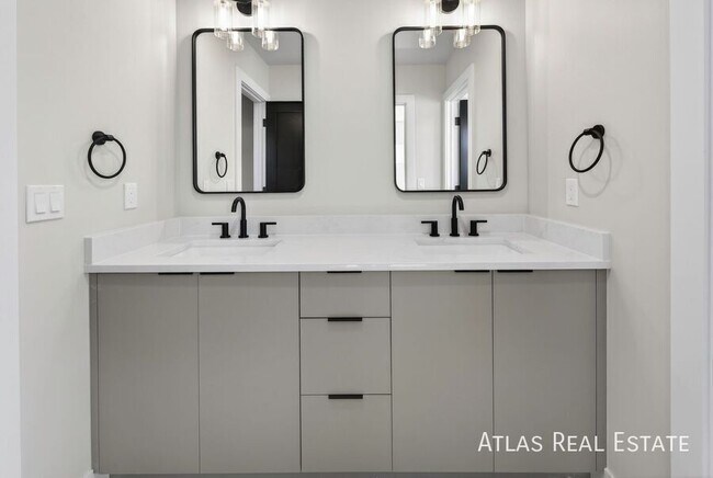 Building Photo - 830 Cherry St