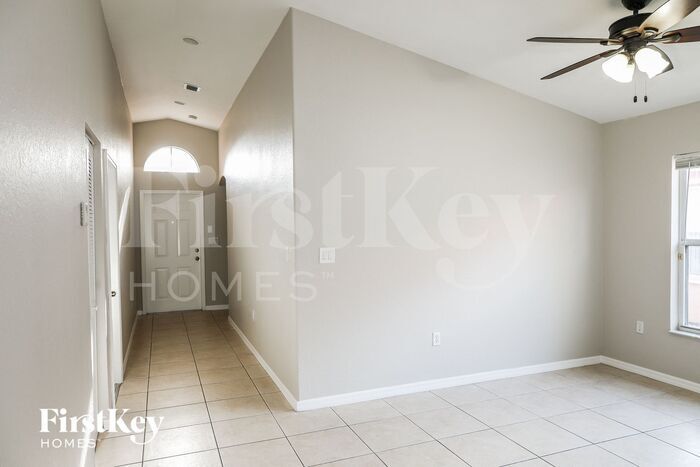 Building Photo - 1558 SE 20th Pl
