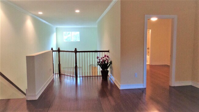 Building Photo - 1825 Bridgepointe Cir