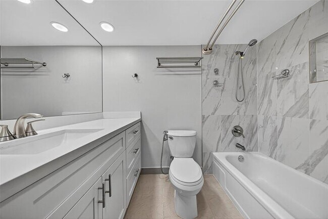 Building Photo - 3090 N Course Dr