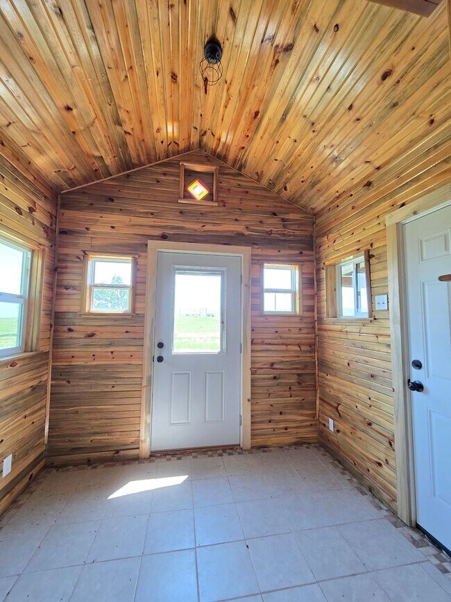 Building Photo - 2 Bedroom Ranch home- HORSES ALLOWED