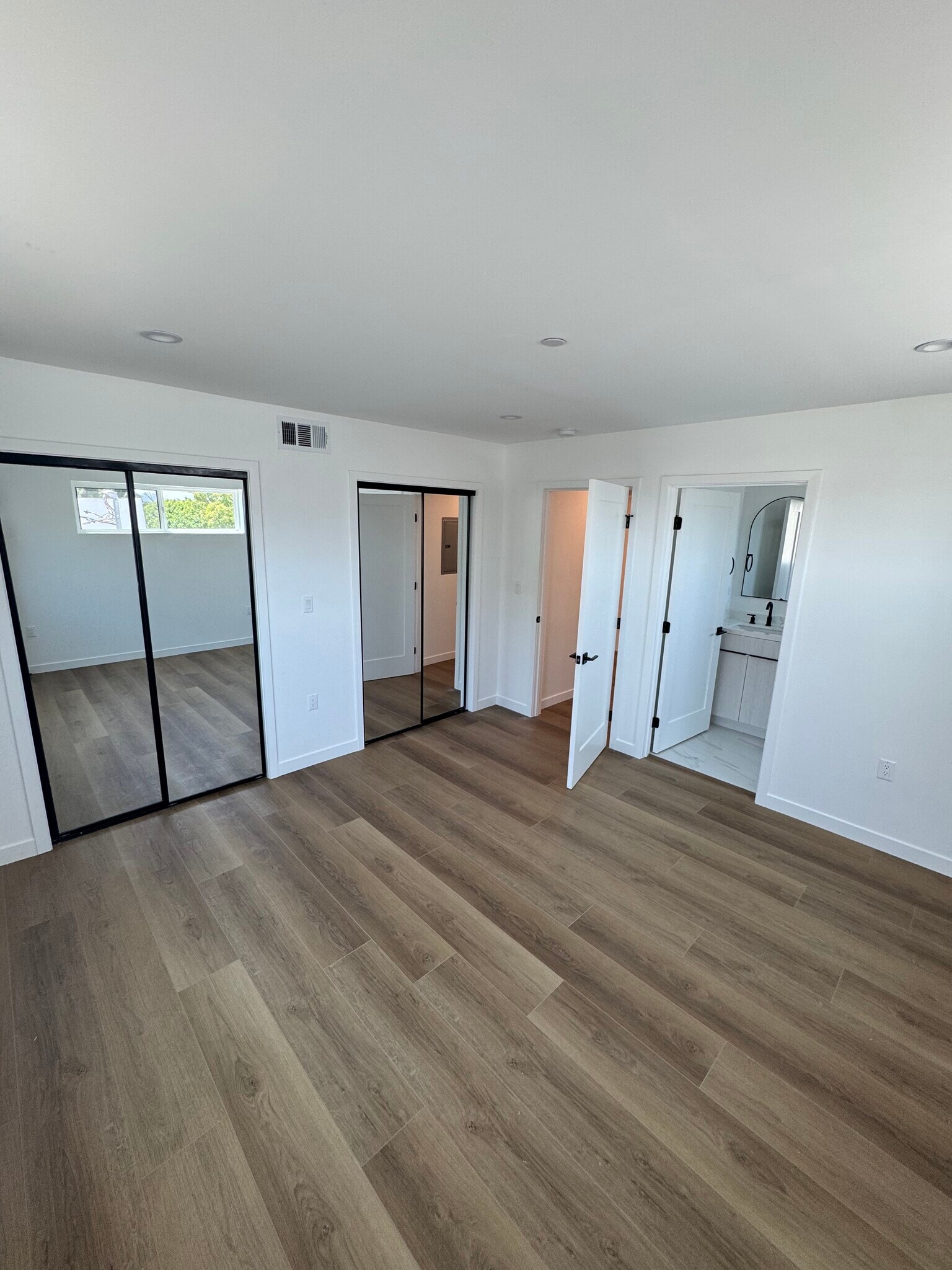 Building Photo - 5506 Barton Ave