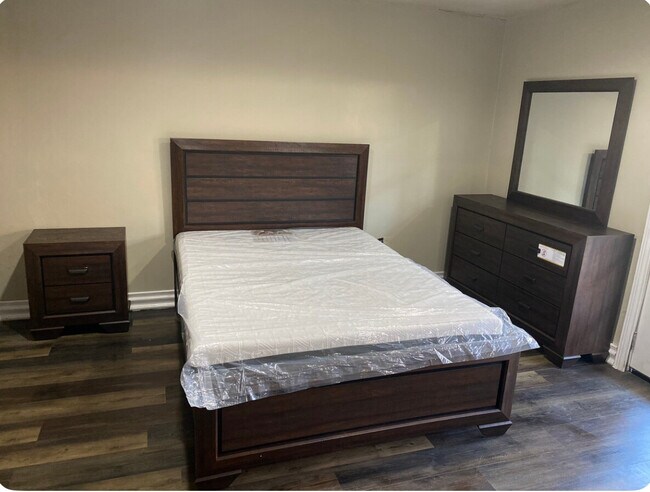 Building Photo - 2712 E Dominguez St