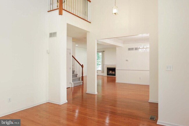 Building Photo - 11 Wedgewood Ct