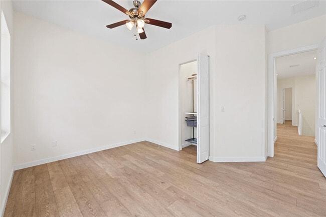 Building Photo - 1434 SW 4th Ave