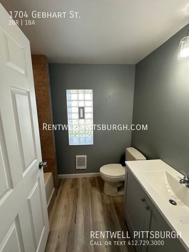 Building Photo - 1704 Gebhart St