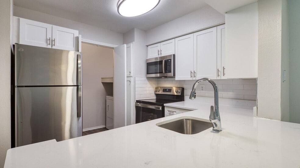 Primary Photo - The Crest on Hampton Hollow