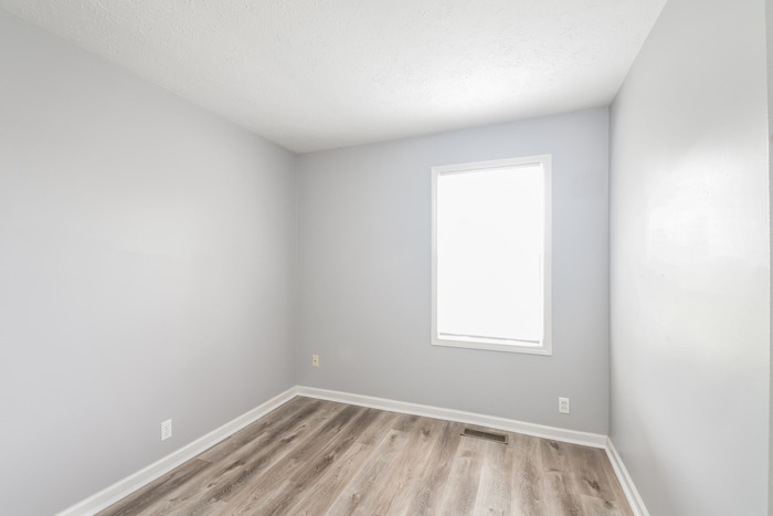 Building Photo - 720 Meadow Ln