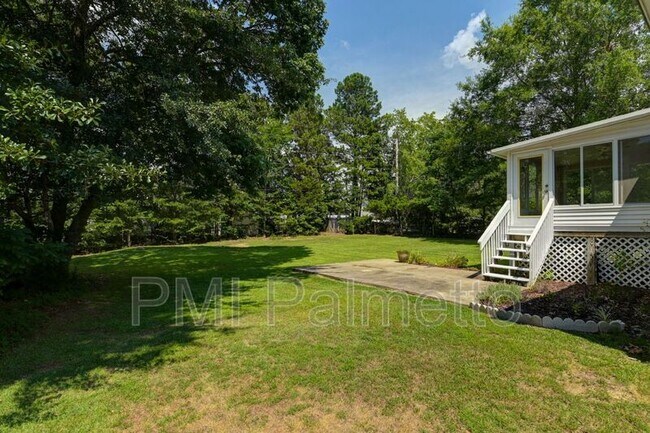 Building Photo - 212 Brookstone Way