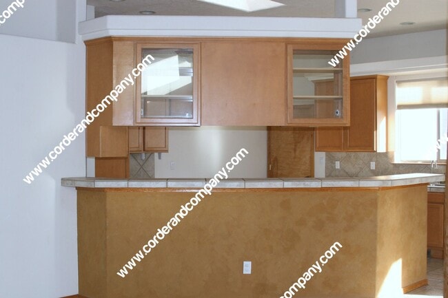 Building Photo - Beautiful 4 Bedroom, 2 Bathroom, 2 Car Gar...