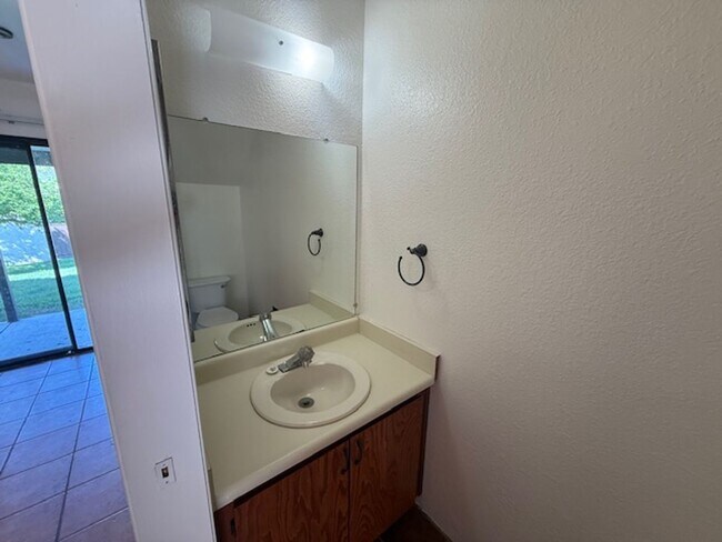 Building Photo - 2-Bedroom, 1.5 Bathroom Townhome in Quiet El Sobrante Neighborhood