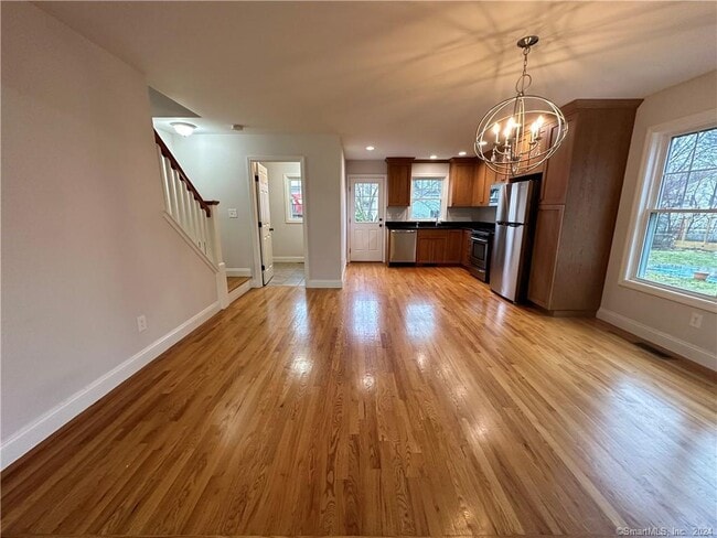 Building Photo - 562 Light St