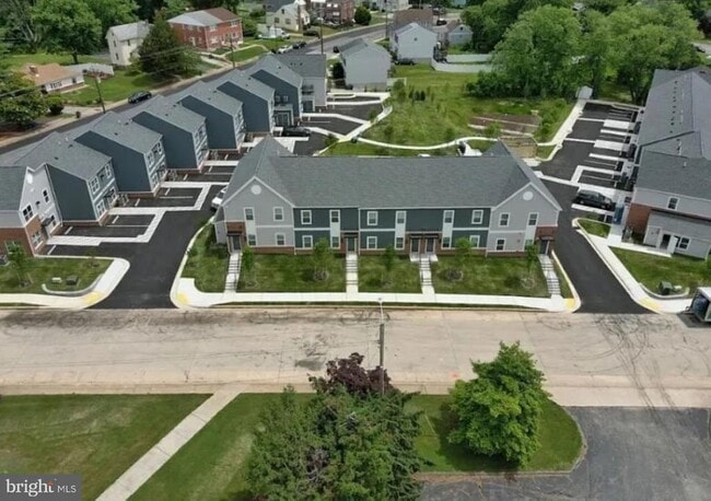 Building Photo - 4909 Hamilton Ave