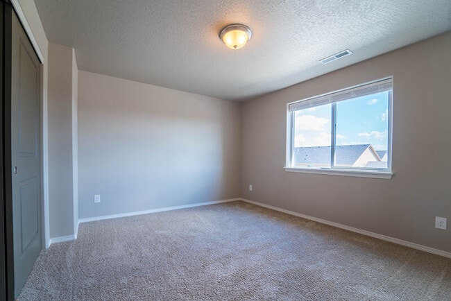 Building Photo - 705 Condor Dr