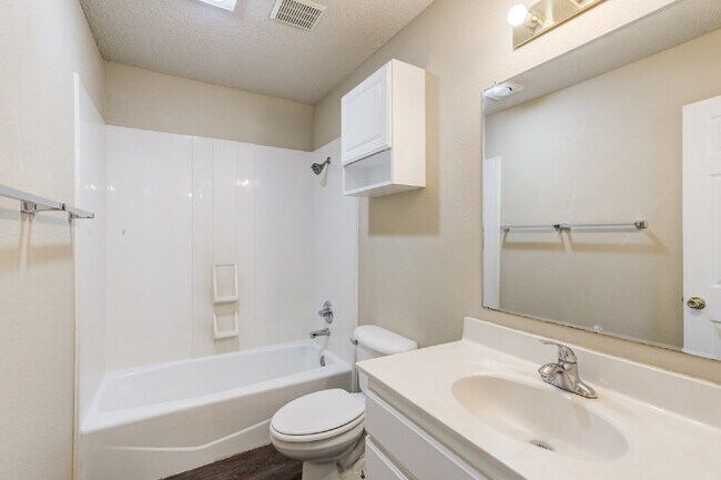 Building Photo - 3/2/2 plus a large basement on a Cul-de-Sac!