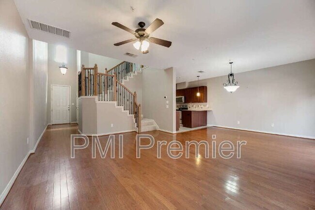 Building Photo - 321 Metropolitan Dr