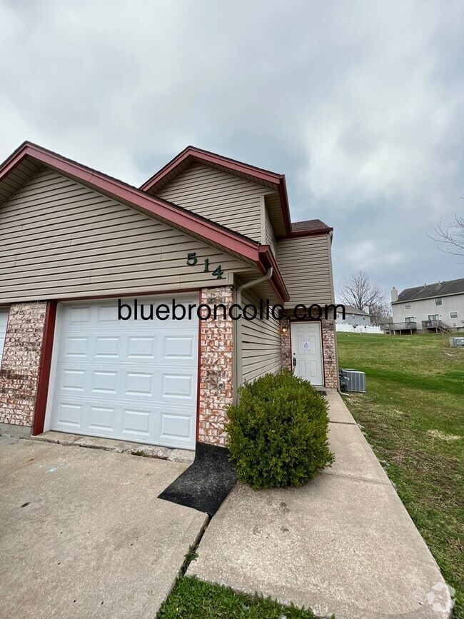 Building Photo - All the Space You Need – 3-Bedroom with Ga...