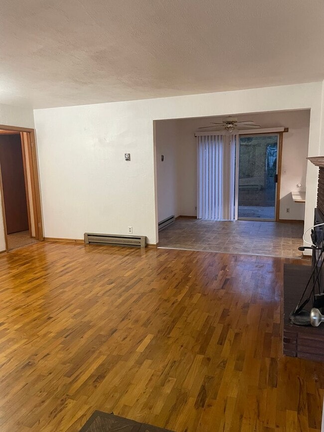 Building Photo - 3 Bedroom 1.5 Bathroom Home in Sublimity!