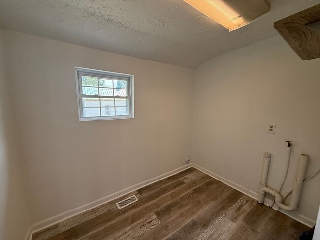 Building Photo - For Rent Davie County