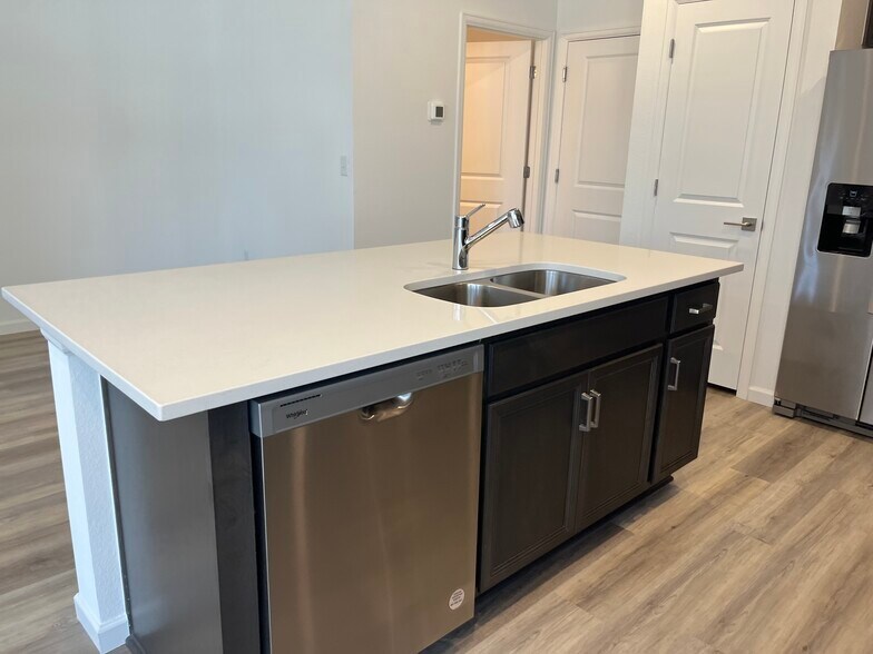 Building Photo - 1910 Rosen Dr