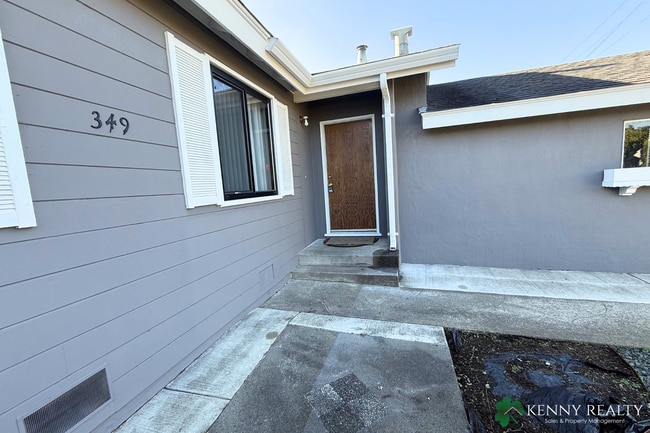 Building Photo - Bright Multi-Level 4BR Home with Two Primary Bedrooms