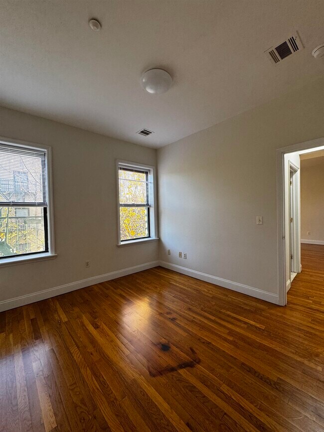 Building Photo - 65 Summit Ave