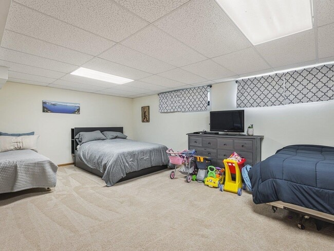 Building Photo - 251 Ashbourne Dr