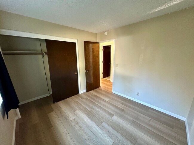 Building Photo - charming 3-bedroom, 2-bathroom