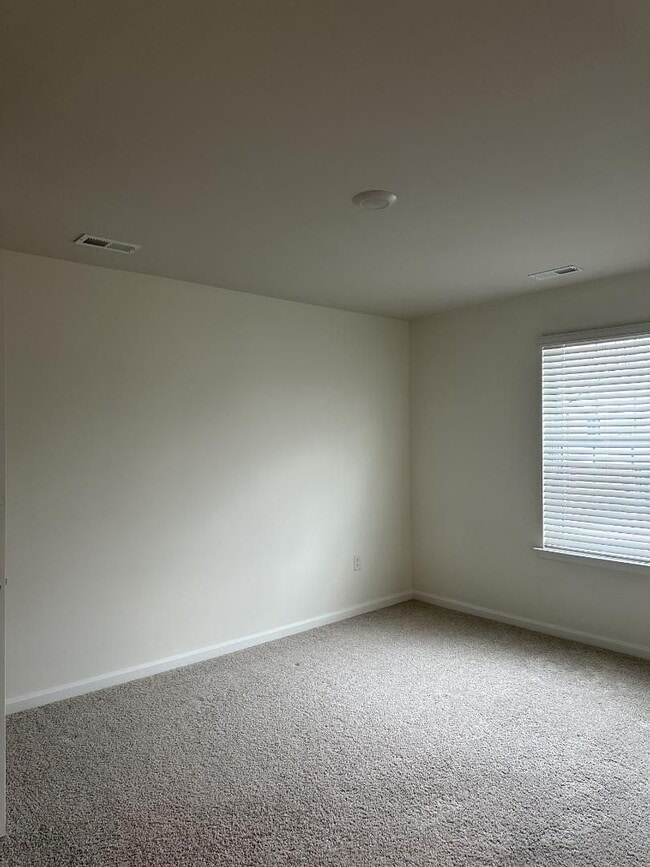 Building Photo - Modern Kitchen • Walk-In Closet • Private Primary Suite