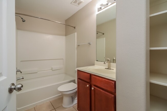 Building Photo - 9518 Peridot Green Dr