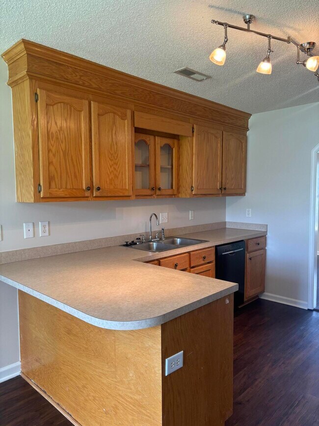 Building Photo - 20 Walden Cir