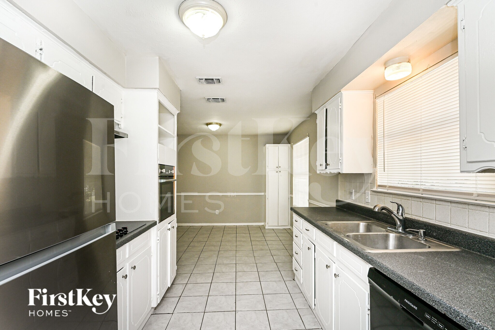 Building Photo - 2908 Portales Dr