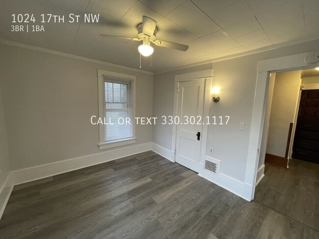 Building Photo - Large three bedroom one bathroom home for ...