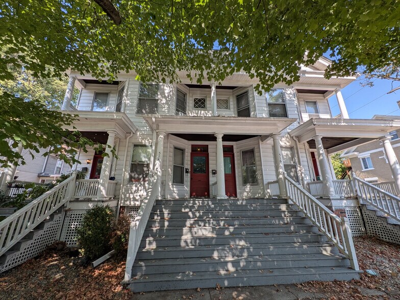 Primary Photo - 514 E Grove St