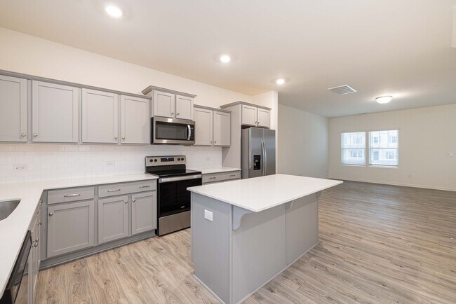 Building Photo - Charming 3-Bedroom End Unit Townhome Near Jack Alexander Blvd - MOVE IN SPECIAL