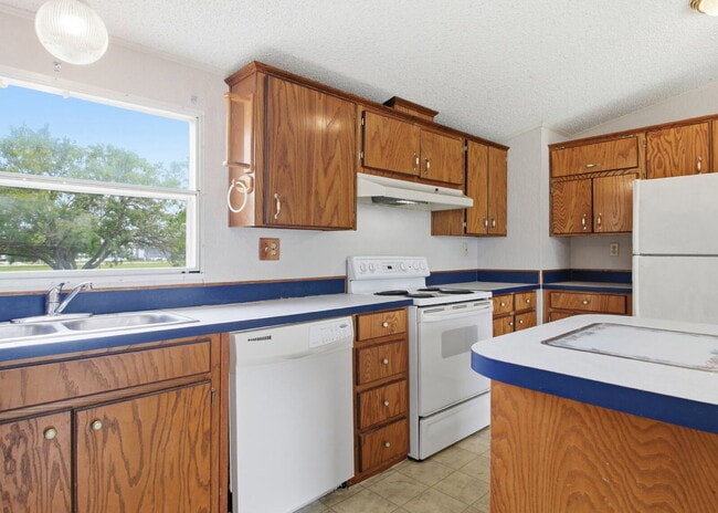 Building Photo - 3 Bedroom Manufactured Home on Nearly 2 Acres with Large Shop
