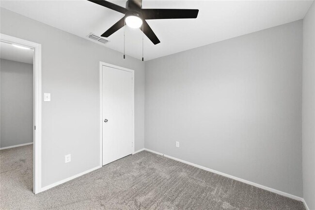 Building Photo - 2618 Ektom Dr