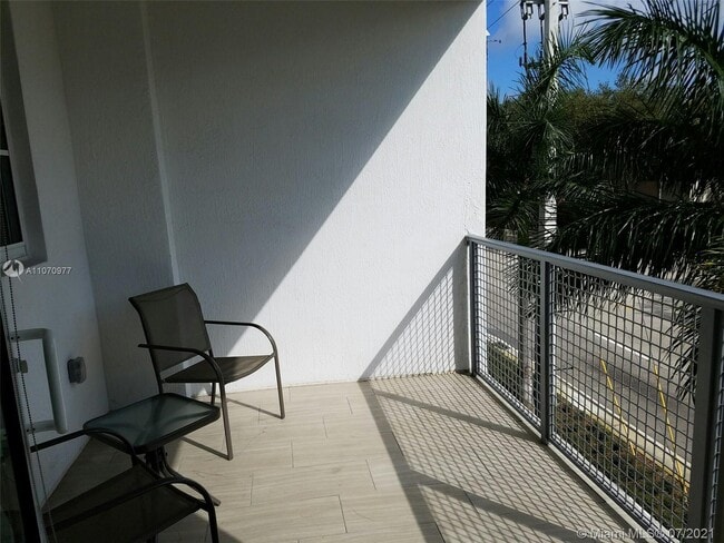 Building Photo - 805 SE 3rd Ave