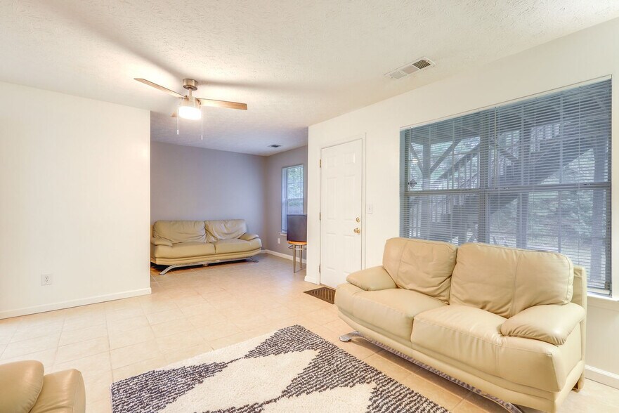 Building Photo - 10709 Barberry Dr