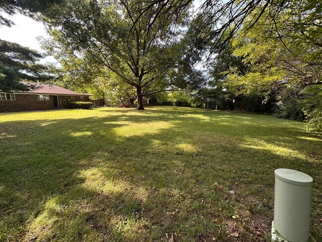 Building Photo - 9630 Downes Ct